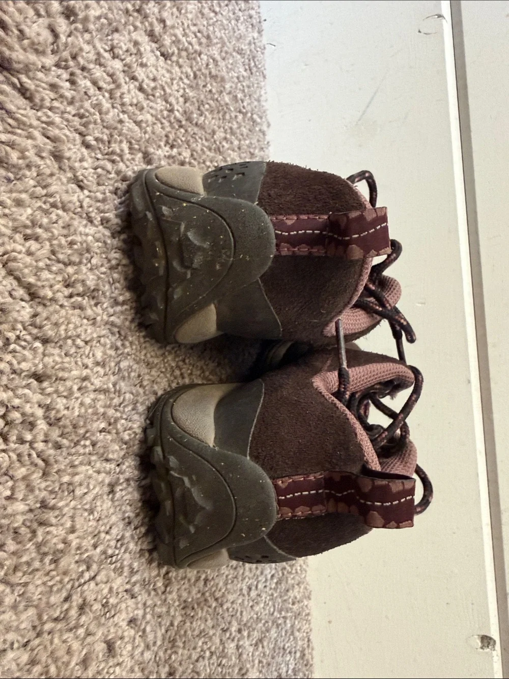 Patagonia Velvet Brown Suede Women’s Hiking Shoe size 7.5 - Picture 3 of 5